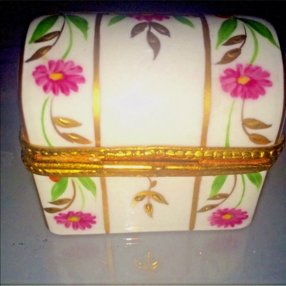 Vintage Limoges Box Chest Shaped Pink Signed - Picture 8 of 8